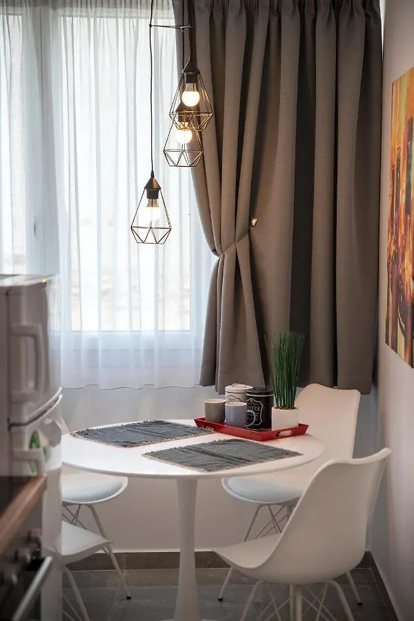 J Villara's Luxury Suites — μπουτίκ διαμερίσματα στην καρδιά της Θεσσαλονίκης.