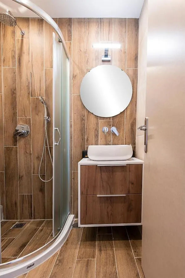 J Villara's Luxury Suites — μπουτίκ διαμερίσματα στην καρδιά της Θεσσαλονίκης.