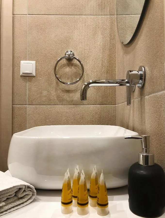 J Villara's Luxury Suites — μπουτίκ διαμερίσματα στην καρδιά της Θεσσαλονίκης.